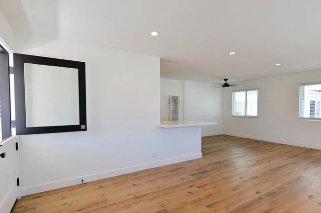 Building Photo - 223 Avenida de la Grulla