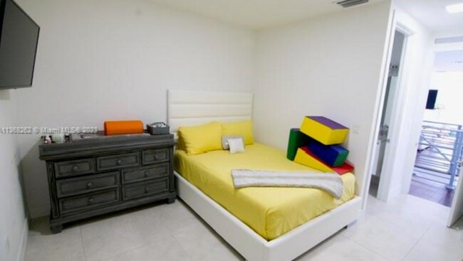 Foto del edificio - 10045 NW 76th Ter