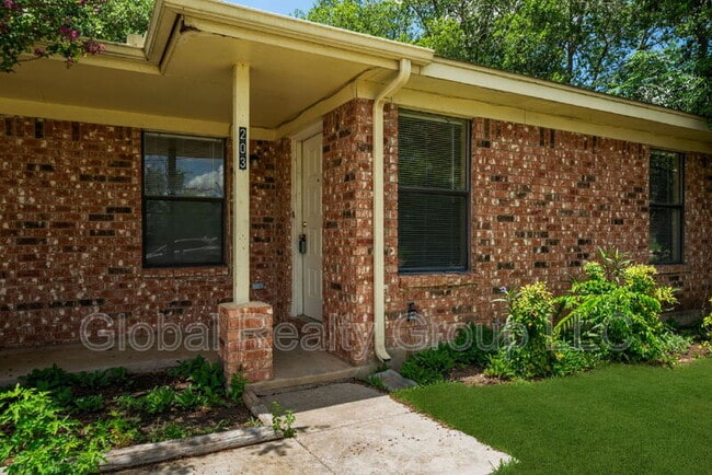 Building Photo - 203 Pecan St