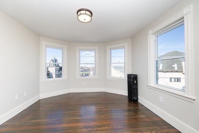 Foto del edificio - 180 Shirley St