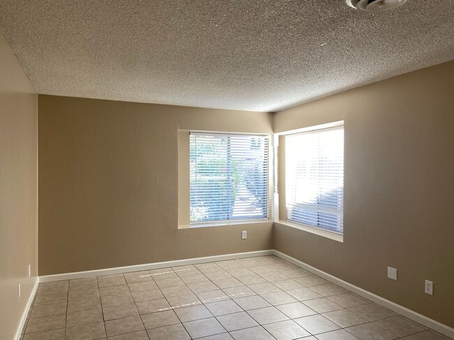 Building Photo - 217 Universe Ave