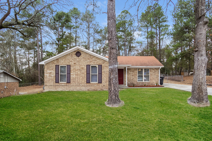 Primary Photo - Charming 3 Bedroom Available Now!