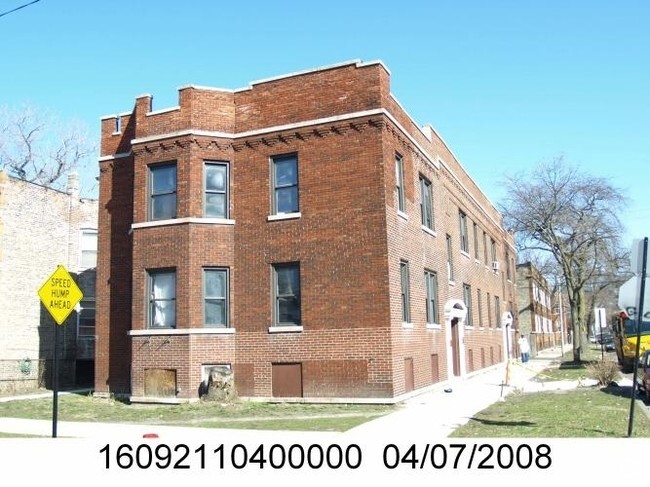 Building Photo - 634-640 N Lamon