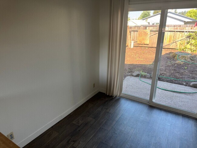 Building Photo - milm18