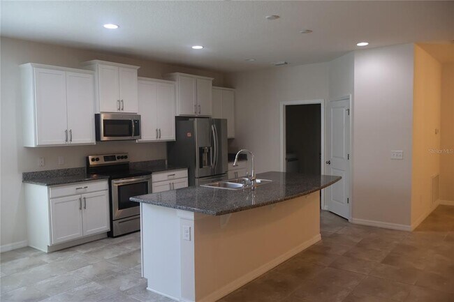 Building Photo - 5033 SW 56th St