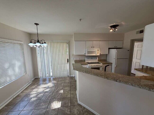 Foto del edificio - 1295 N Ash St