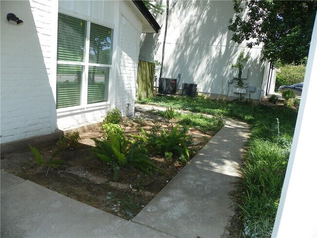 Foto del edificio - 1306 Colony Creek Dr