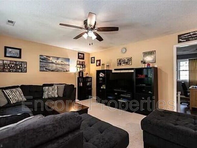 Foto del edificio - 2141 Stonehaven Rd