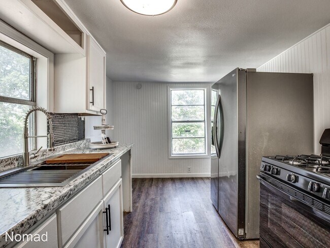 Building Photo - 3 br, 1 bath House - 2501 Dundee Ave