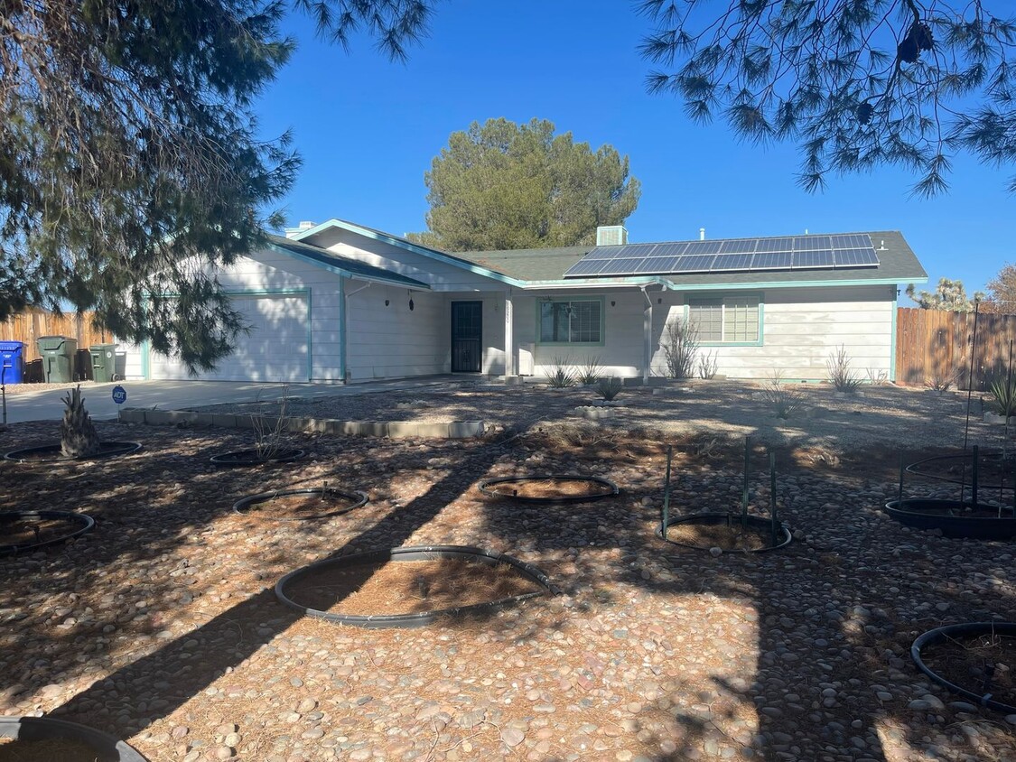 Foto principal - Apple Valley- 3 Bedrooms, 2 Bathrooms, Sol...