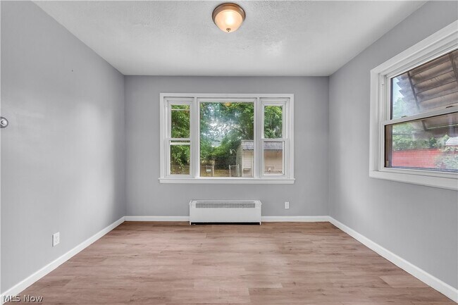 Building Photo - 15904 Invermere Ave