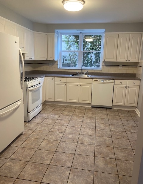 Eat In kitchen - 656 Kimball Ave