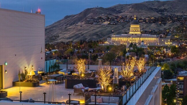 Foto del edificio - Seraph Luxury Downtown Apartments