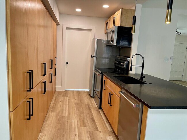 Foto del edificio - 5809 Cherry Creek Dr