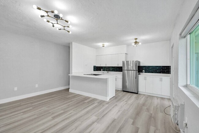 Foto del edificio - 9270 E Bay Harbor Dr