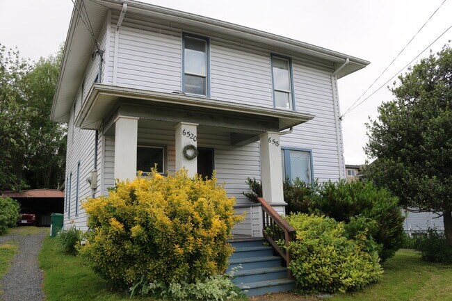 Vista de calle - 6518 25th Ave NW