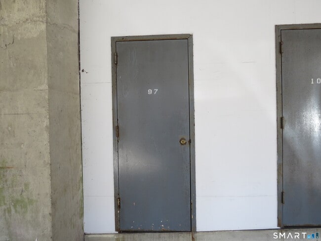 Foto del edificio - 97 Highland Rd