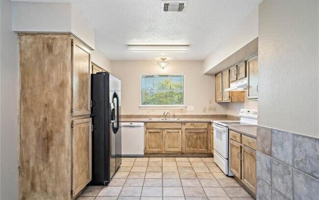 Foto del edificio - 5902 Heather St