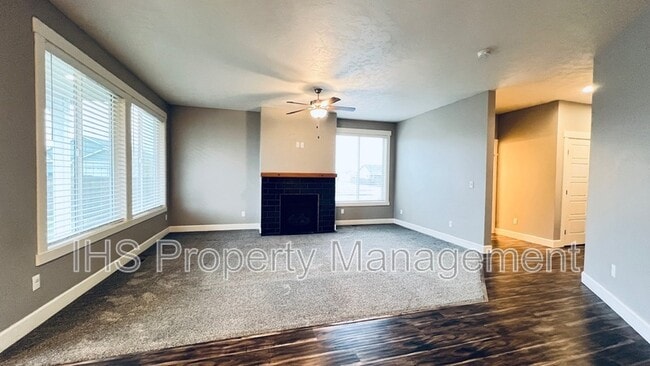 Foto del edificio - 9801 Silverbright Dr