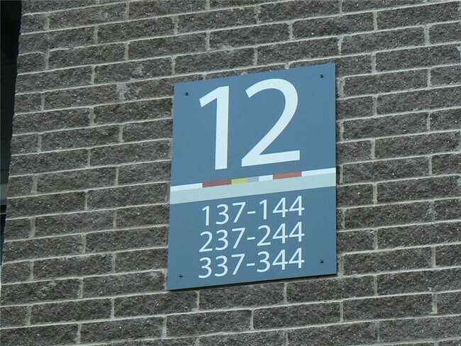 Foto del edificio - 12166 Metric Blvd