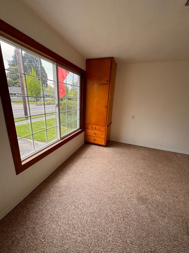 Building Photo - Warm and Welcoming 4bed/2 bath in beautiful Corvallis!