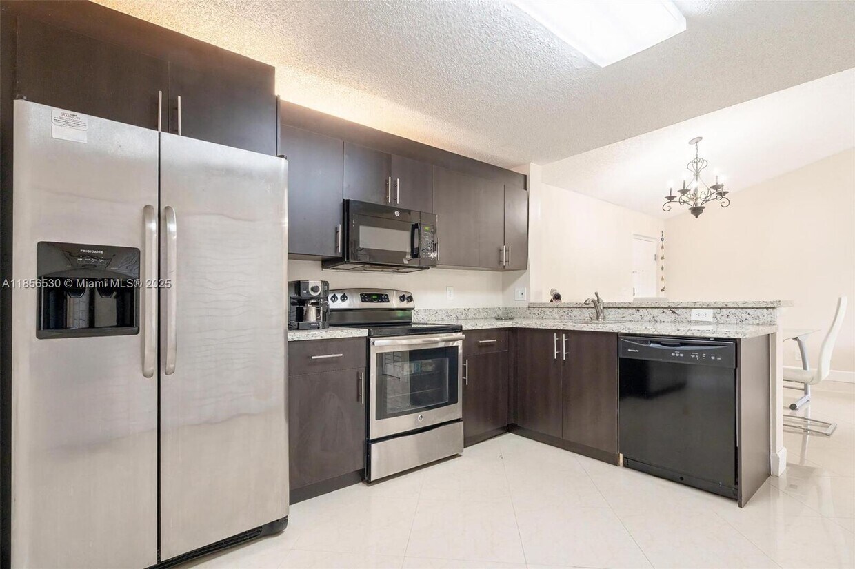 Foto principal - 10111 W Sunrise Blvd