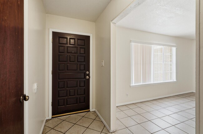 Foto del edificio - 96 Flint Rock Trail