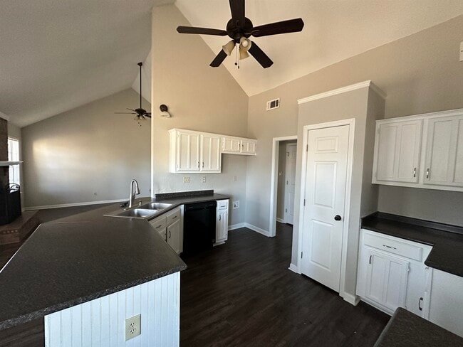 Building Photo - 3870 Westridge Dr