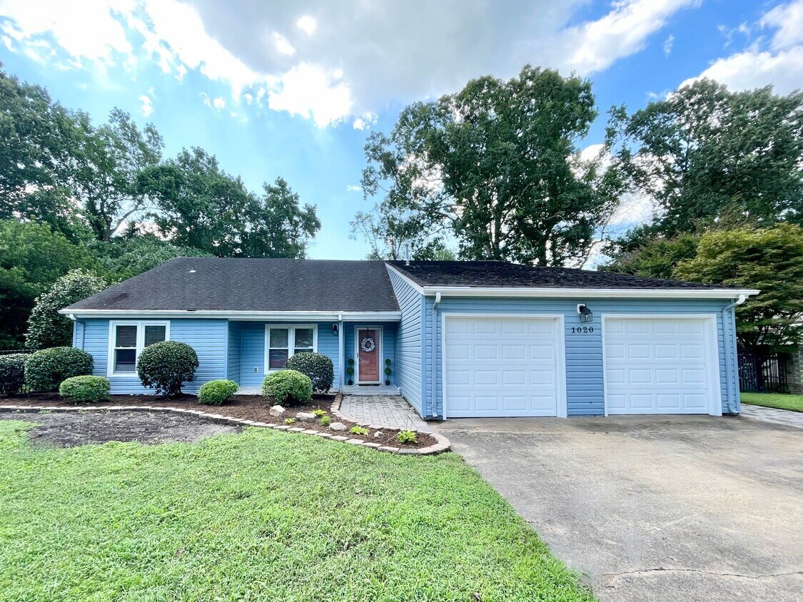 Primary Photo - Fabulous 4-Bedroom Home in Great Neck Mead...