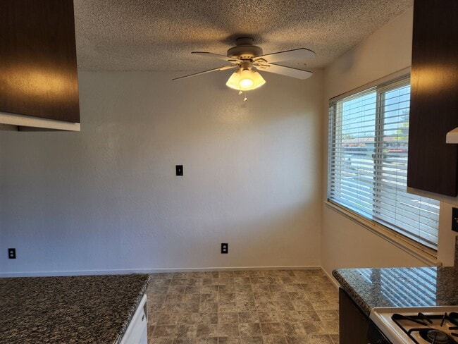 Foto del edificio - 225 Harding Blvd