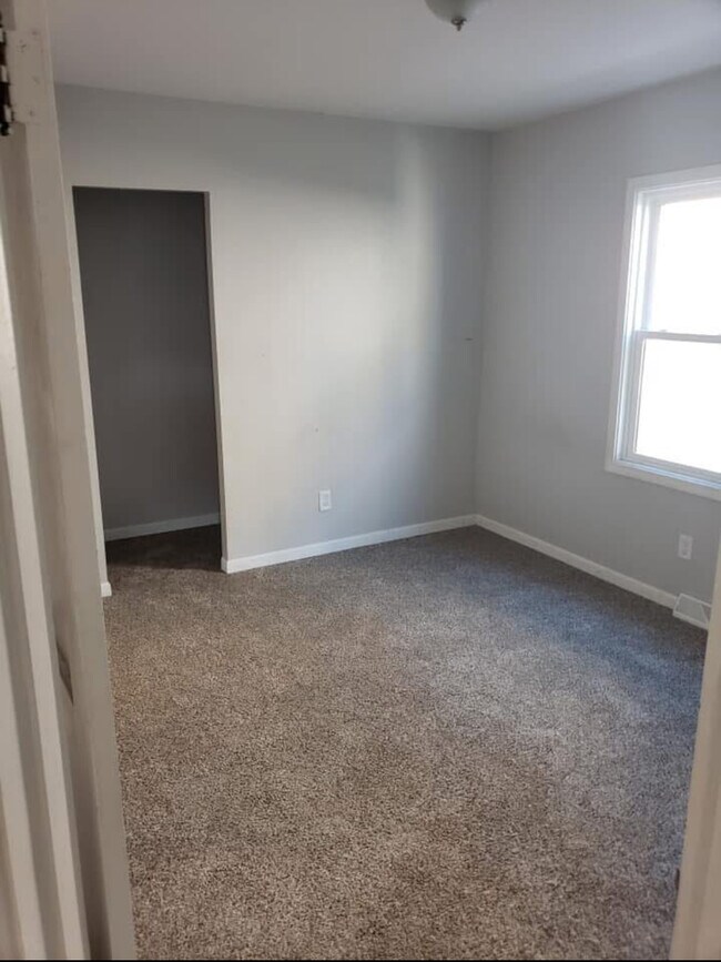 Dormitorio 1 - 2802 S Chicago Ave