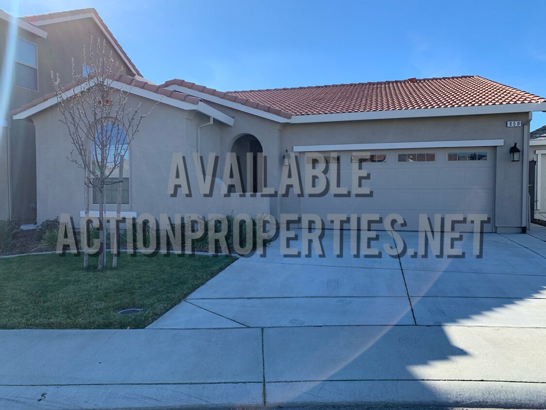 Foto principal - Solar - Whitney Ranch Brand New Home! 3Bed...