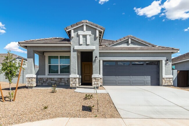 Building Photo - Like new home with pristine interior!