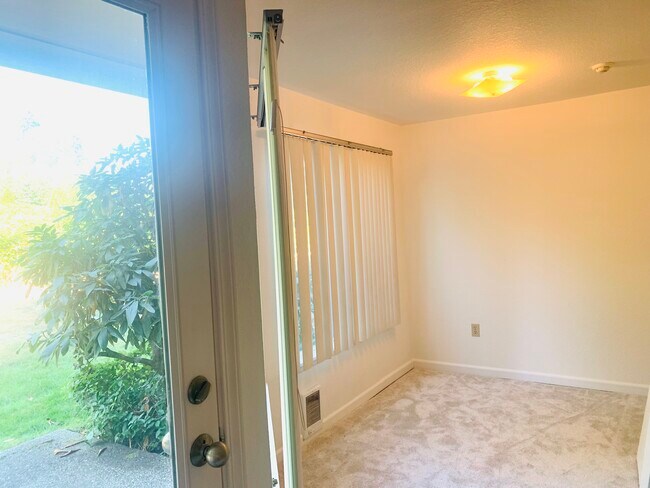 Foto del edificio - 10822 E Riverside Dr