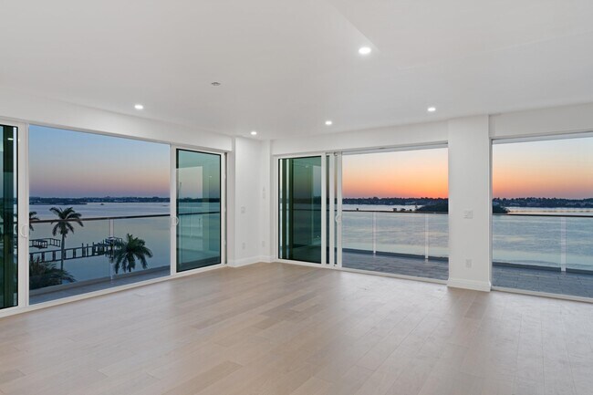 Foto del edificio - 3611 S Flagler Dr