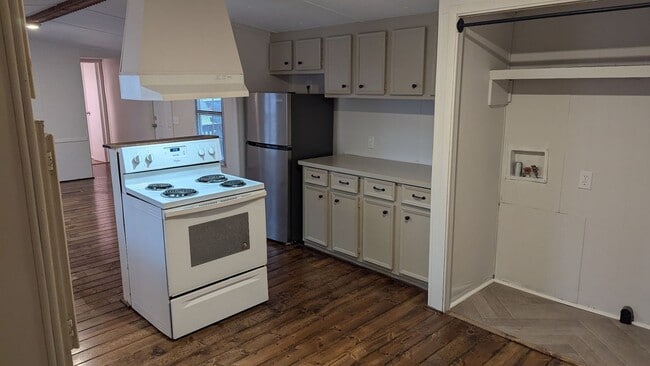 Building Photo - 2 Bedrooms and 2 Bathroom Mobile home