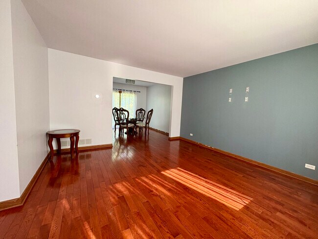 Building Photo - 313 Linden Dr