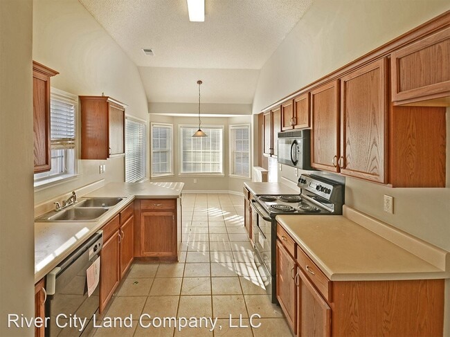 Building Photo - 3 br, 3 bath House - 10097 Bloomsbury