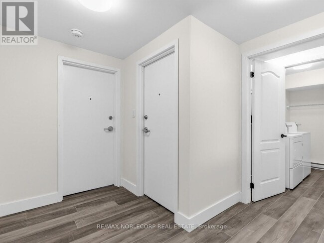 Building Photo - 59 Scott Crescent