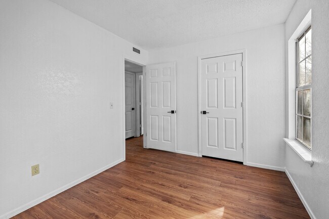 Foto del edificio - 2101 Blueberry Ln