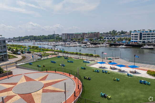 Courtyard - Beacon Harbor Point