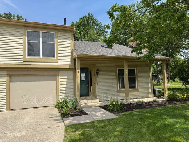 Building Photo - 4904 Pinebrook Dr