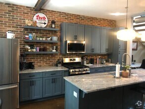 Building Photo - 400 Village Pky NE