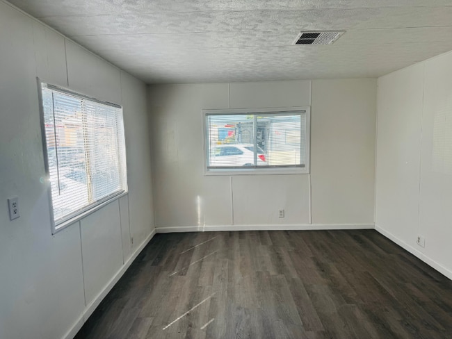 Foto del edificio - 3795 E Lake Mead Blvd