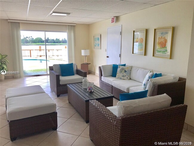 Foto del edificio - 9270 W Bay Harbor Dr