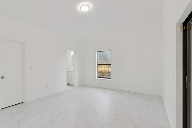 Foto del edificio - 527 Glade Ct