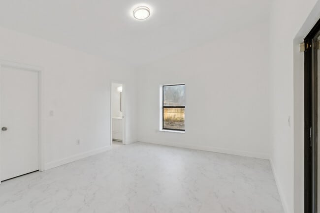 Photo - 527 Glade Ct House