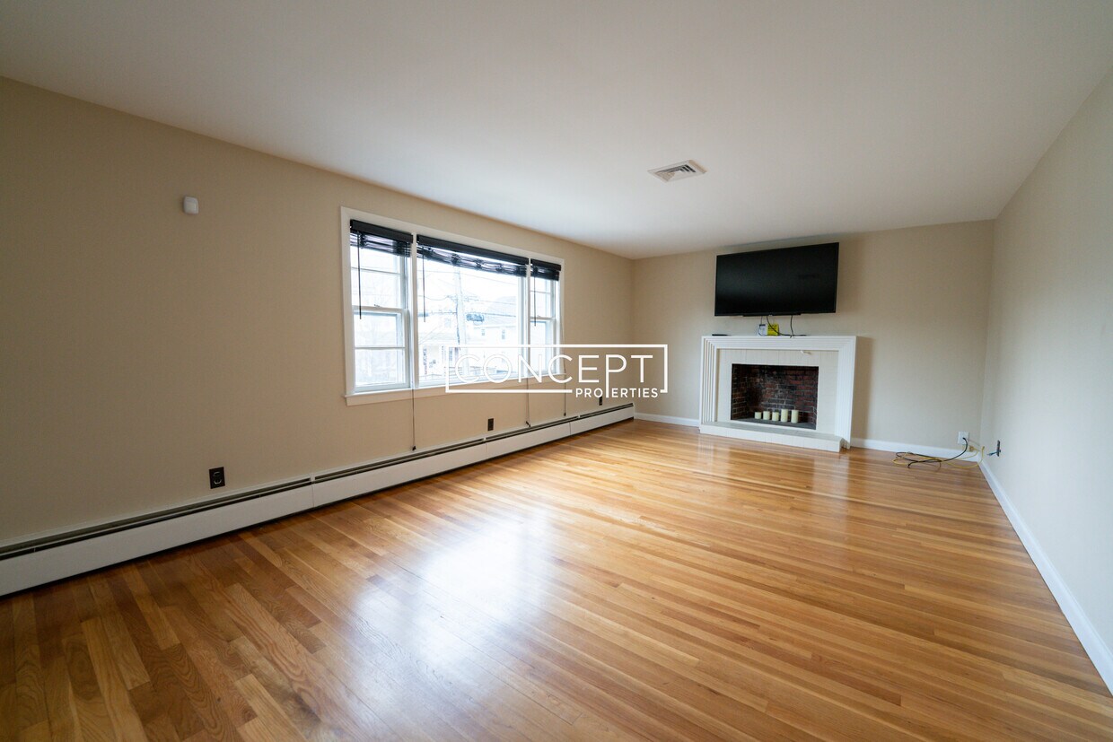 Primary Photo - 60 Waverley St