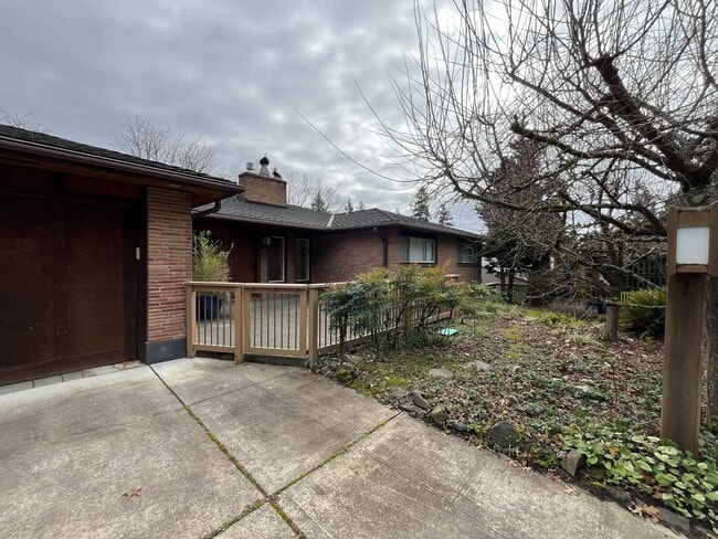 Building Photo - Charming Portland Retreat with Lush Garden, Forest Backdrop & Stylish Updates — Steps to OHSU