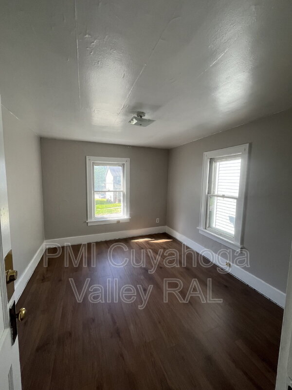 Building Photo - 523 Gage St